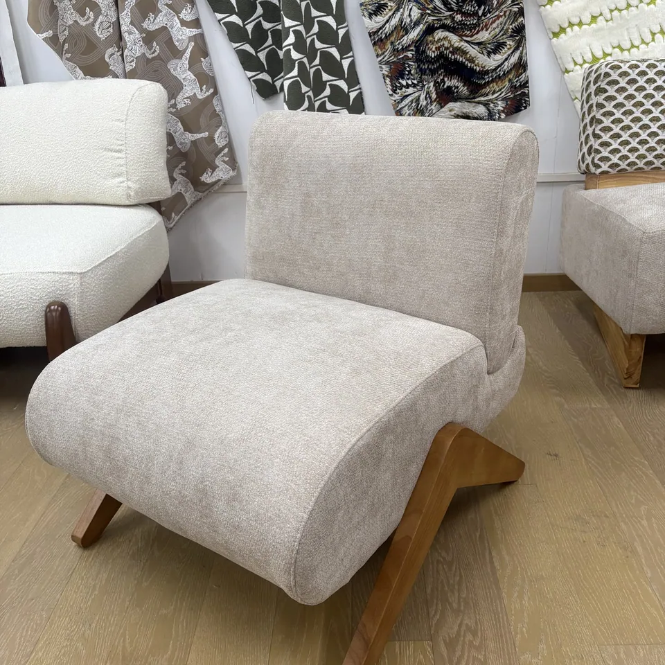 Z-Leg Slipper Chair